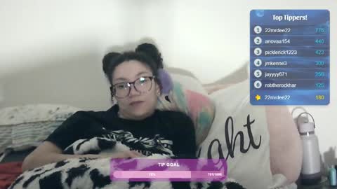 Snapshot of feetnymph chatting on 02.04.25 Soley online show from 02.04.25