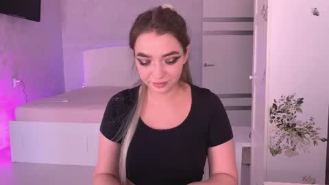 Snapshot of feetwet chatting on 07.04.26 EVA online show from 07.04.26