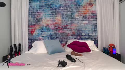 Felicia Hardon online show from 05.06.26