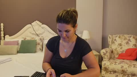 FeliciaKrige online show from 01.23.25