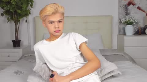 Snapshot of felix_rey chatting on 02.07.25 Felix online show from 02.07.25