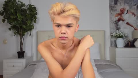 Snapshot of felix_rey chatting on 02.08.25 Felix online show from 02.08.25