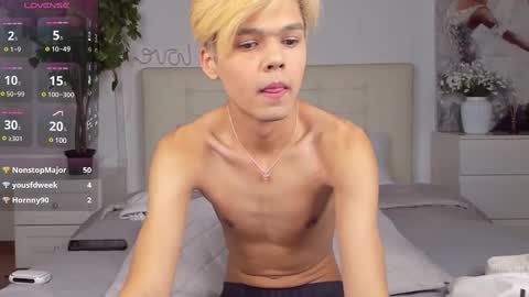 Snapshot of felix_rey chatting on 02.25.25 Felix online show from 02.25.25