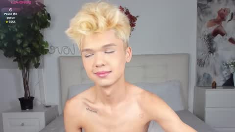 Snapshot of felix_rey chatting on 11.26.25 Felix online show from 11.26.25