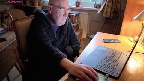 Snapshot of fellainsp8 chatting on 11.03.25 Adam online show from 11.03.25