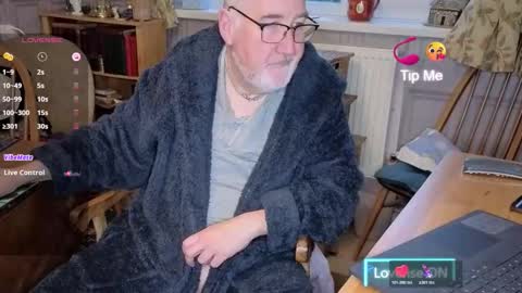 Snapshot of fellainsp8 chatting on 11.19.25 Adam online show from 11.19.25