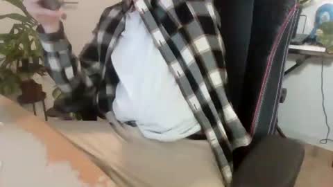 Snapshot of fem_alice_louis_dom chatting on 11.11.25 fem_alice_louis_dom online show from 11.11.25