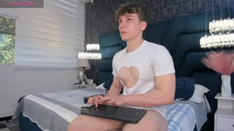 Femboy Max online show from 06.19.26