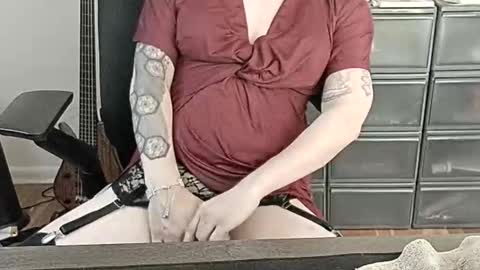 Snapshot of femme_mystique chatting on 11.11.25 femme_mystique online show from 11.11.25