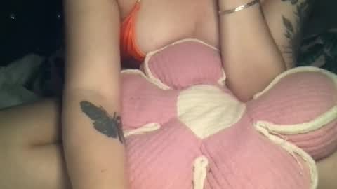 Snapshot of femmefatalebabe chatting on 10.31.25 online show from 10.31.25