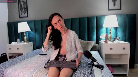 Snapshot of fenix_karoll chatting on 12.09.24 Karol online show from 12.09.24