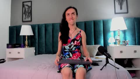 Snapshot of fenix_karoll chatting on 12.14.24 Karol online show from 12.14.24