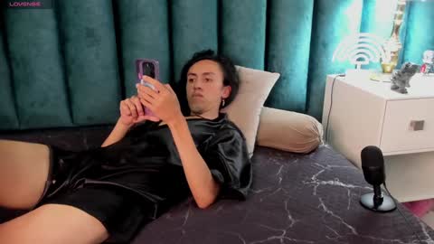 Snapshot of fenix_karoll chatting on 12.27.24 Karol online show from 12.27.24