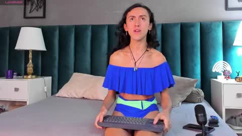 Snapshot of fenix_karoll chatting on 02.14.25 Karol online show from 02.14.25