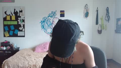 Snapshot of fenixmfx chatting on 01.08.25 Fenix online show from 01.08.25