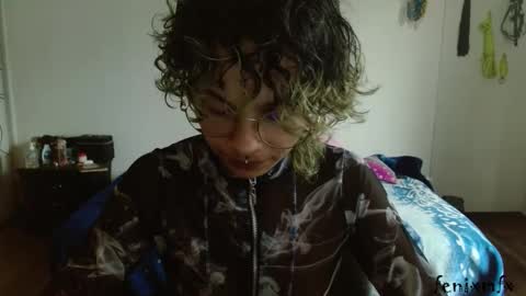 Snapshot of fenixmfx chatting on 03.04.25 Fenix online show from 03.04.25