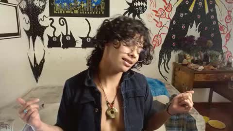 Snapshot of fenixmfx chatting on 10.16.25 Fenix online show from 10.16.25