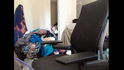 Snapshot of feralasf chatting on 04.25.26 FE fee online show from 04.25.26
