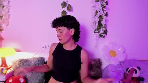 Snapshot of fernanda_indie chatting on 10.18.25 F E R N A N D A online show from 10.18.25