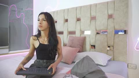 fernanda_thail_ online show from 04.05.26