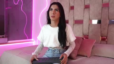 fernanda_thail_ online show from 04.10.26