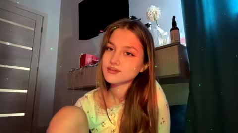 Snapshot of ferneprivatsky chatting on 09.24.25 Alice online show from 09.24.25