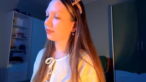 Snapshot of ferneprivatsky chatting on 10.15.25 Alice online show from 10.15.25