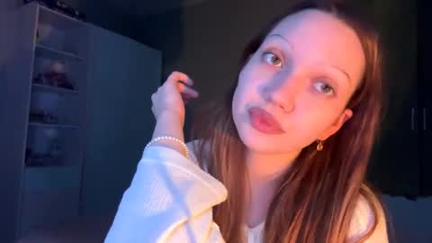 Snapshot of ferneprivatsky chatting on 10.18.25 Alice online show from 10.18.25