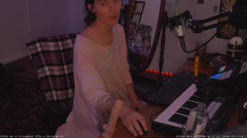 Snapshot of fernydew chatting on 02.18.25 Fern next stream 430pm Monday PST online show from 02.18.25