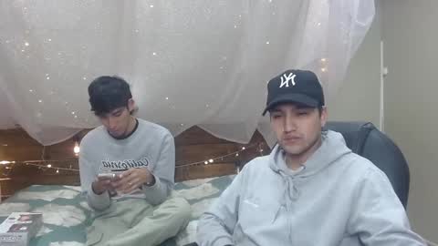 Snapshot of ferphoenix_ chatting on 01.22.25 FER PHOENIX online show from 01.22.25