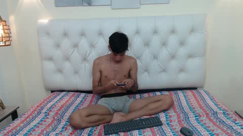 Snapshot of ferphoenix_ chatting on 01.27.25 FER PHOENIX online show from 01.27.25