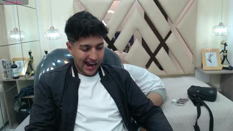 Snapshot of ferphoenix_ chatting on 01.28.25 FER PHOENIX online show from 01.28.25