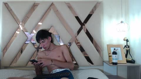 Snapshot of ferphoenix_ chatting on 02.01.25 FER PHOENIX online show from 02.01.25