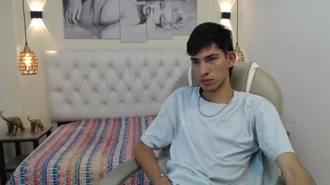 Snapshot of ferphoenix_ chatting on 02.04.25 FER PHOENIX online show from 02.04.25