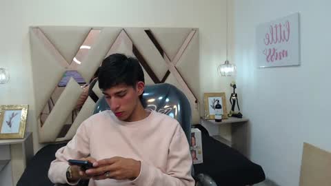 Snapshot of ferphoenix_ chatting on 02.05.25 FER PHOENIX online show from 02.05.25