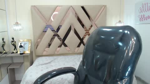 Snapshot of ferphoenix_ chatting on 02.07.25 FER PHOENIX online show from 02.07.25