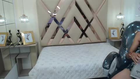 Snapshot of ferphoenix_ chatting on 02.10.25 FER PHOENIX online show from 02.10.25