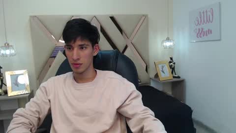 Snapshot of ferphoenix_ chatting on 02.12.25 FER PHOENIX online show from 02.12.25