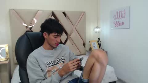 Snapshot of ferphoenix_ chatting on 02.13.25 FER PHOENIX online show from 02.13.25