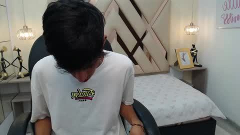 Snapshot of ferphoenix_ chatting on 02.15.25 FER PHOENIX online show from 02.15.25