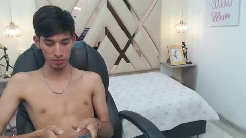 Snapshot of ferphoenix_ chatting on 02.15.25 FER PHOENIX online show from 02.15.25