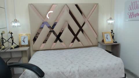 Snapshot of ferphoenix_ chatting on 02.17.25 FER PHOENIX online show from 02.17.25