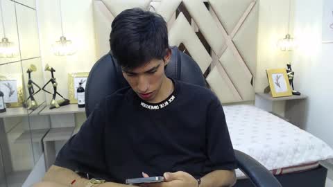 Snapshot of ferphoenix_ chatting on 02.18.25 FER PHOENIX online show from 02.18.25