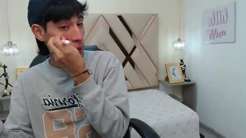 Snapshot of ferphoenix_ chatting on 02.20.25 FER PHOENIX online show from 02.20.25