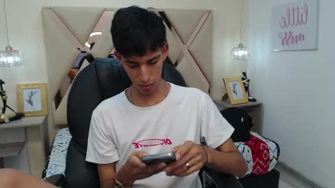 Snapshot of ferphoenix_ chatting on 03.03.25 FER PHOENIX online show from 03.03.25