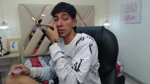 Snapshot of ferphoenix_ chatting on 03.05.25 FER PHOENIX online show from 03.05.25