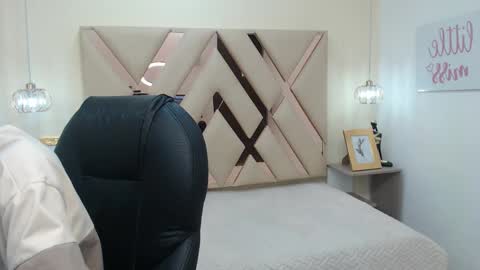 Snapshot of ferphoenix_ chatting on 03.07.25 FER PHOENIX online show from 03.07.25