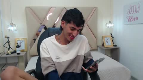 Snapshot of ferphoenix_ chatting on 03.07.25 FER PHOENIX online show from 03.07.25