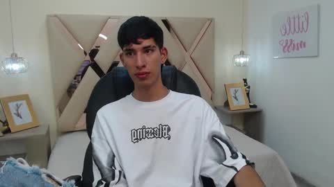 Snapshot of ferphoenix_ chatting on 03.09.25 FER PHOENIX online show from 03.09.25