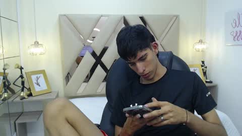 Snapshot of ferphoenix_ chatting on 03.11.25 FER PHOENIX online show from 03.11.25